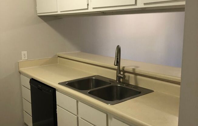 2 beds, 2 baths, 1,042 sqft, $1,199, Unit 6010H