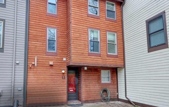 12 LILAC CT