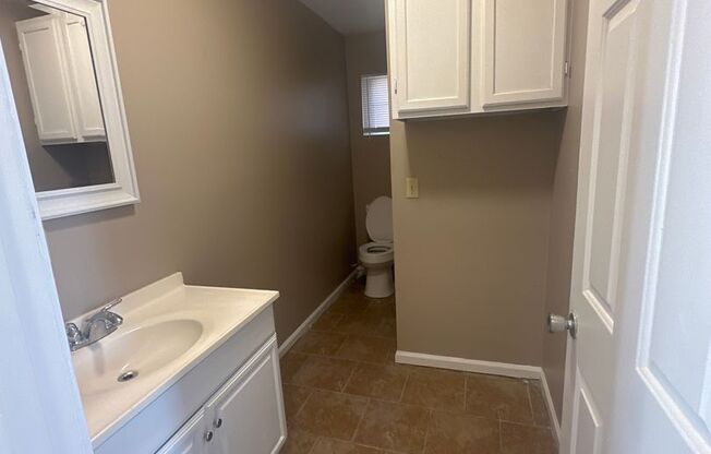 2 beds, 2 baths, $1,150, Unit 5