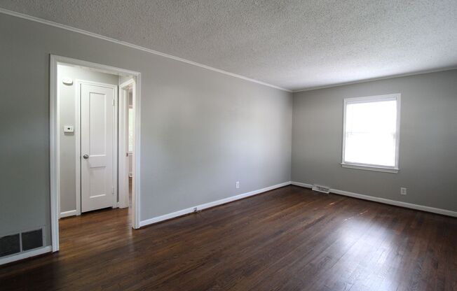 July 2025 FREE On This 2 Bedroom 1 Bath Home in Roeland Park