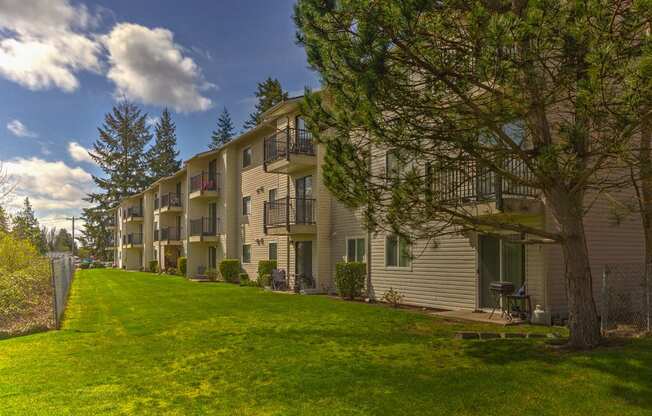 Lush Green Outdoor at Park Edmonds Apartment Homes, Washington