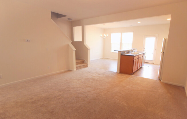 Beautiful and Bright 3 bedroom 2.5 bath Townhouse in Brightleaf with a Garage!!