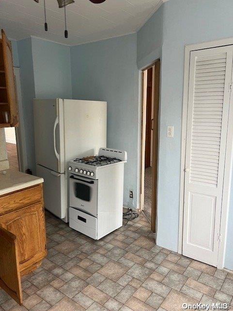 2 beds, 1 bath, $2,800