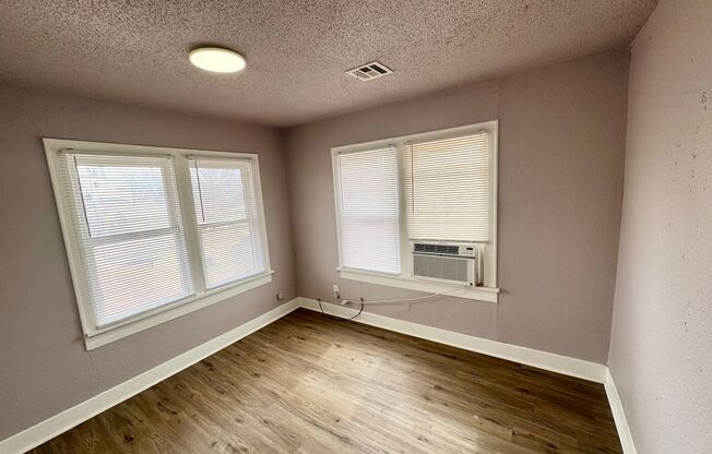 1 Bed / 1 Bath Close to the Plaza