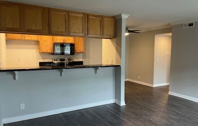 2 beds, 2 baths, 850 sqft, $2,955, Unit 839-05