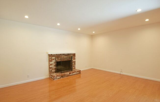 817/819 E Dana St