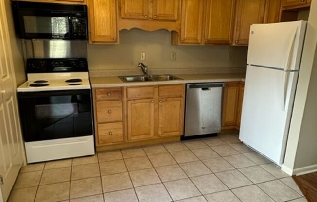 1BD/1BA Townhouse located on the Germantown/Memphis Line!