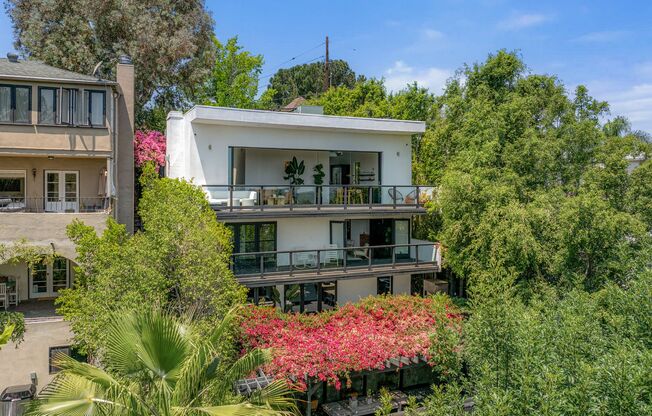 Architectural Contemporary with Panoramic Views & Resort-Caliber Outdoor Living in Franklin Hills