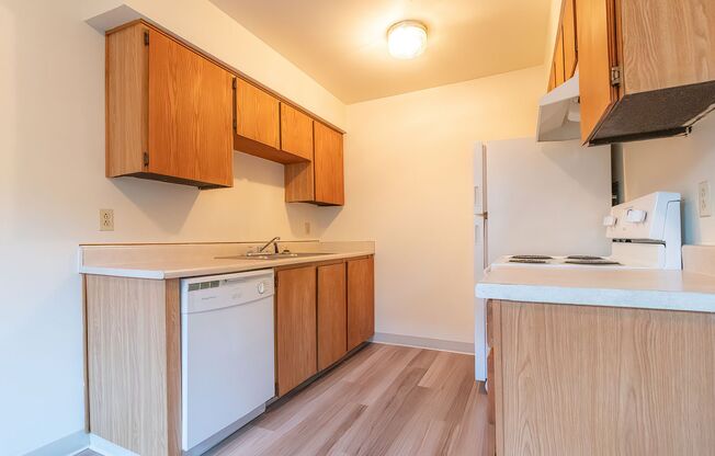 2232 SE Pine St - Units #3 & #6: Get 1 Month Free!