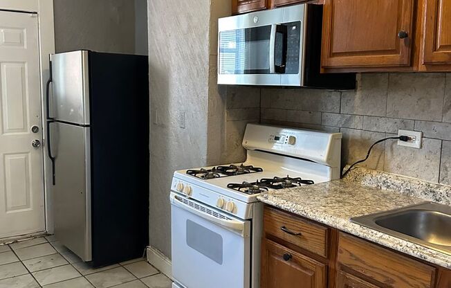 3 beds, 1 bath, $1,325