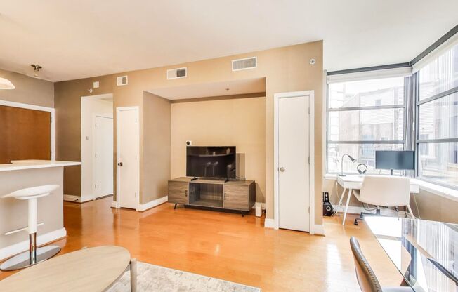 Beautiful 1 bedroom + 1 Ba + Garage space in Shaw, DC