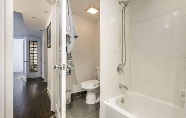 1 bed, 1 bath, $2,100, Unit Unit #1109