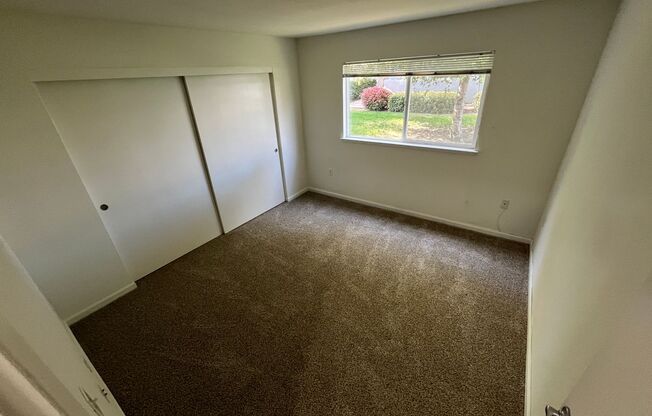 2 beds, 1 bath, 848 sqft, $1,900, Unit 1704