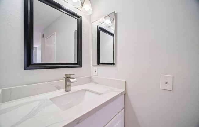 2 beds, 2 baths, 895 sqft, $2,048, Unit 102