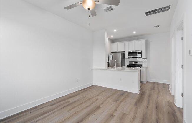 1 bed, 1 bath, 600 sqft, $1,300