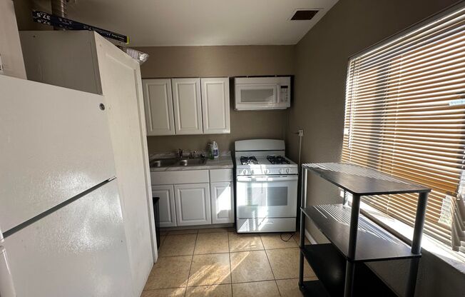 1 bed, 2 baths, $1,100, Unit 2