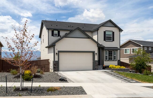 Spacious 5-Bedroom Home with Finished Basement & Outdoor Entertaining Space!!