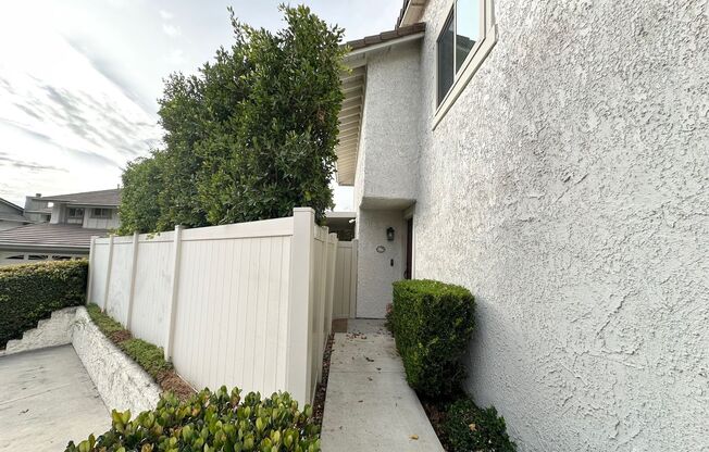 Spacious Townhome with Inviting Large Patio, Garage & Community Pool in Thousand Oaks