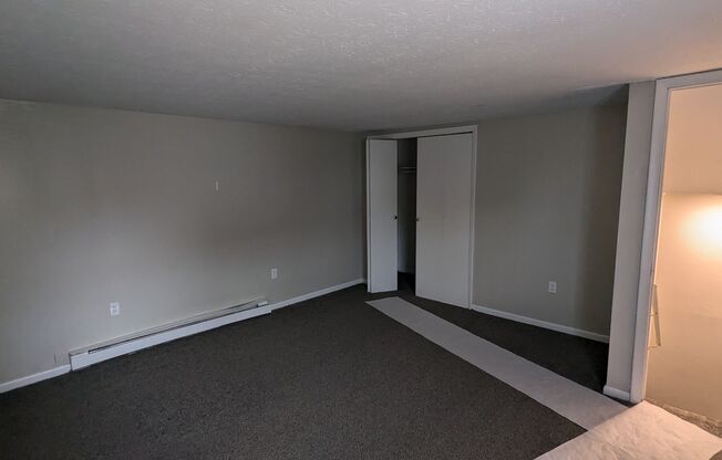 3 beds, 1 bath, 1,100 sqft, $1,050, Unit Unit 10