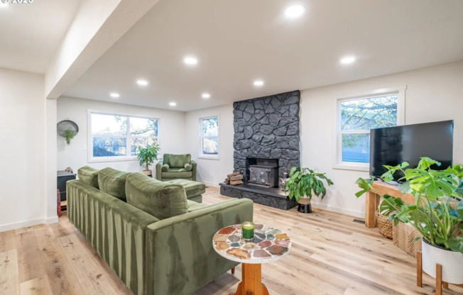 3bedroom 2bath House