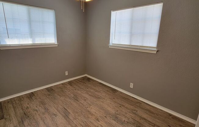 2 beds, 1 bath, $925, Unit 501