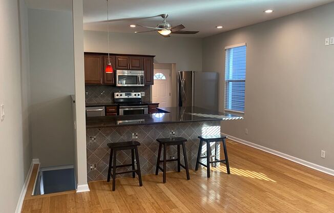 2 beds, 1 bath, $1,550