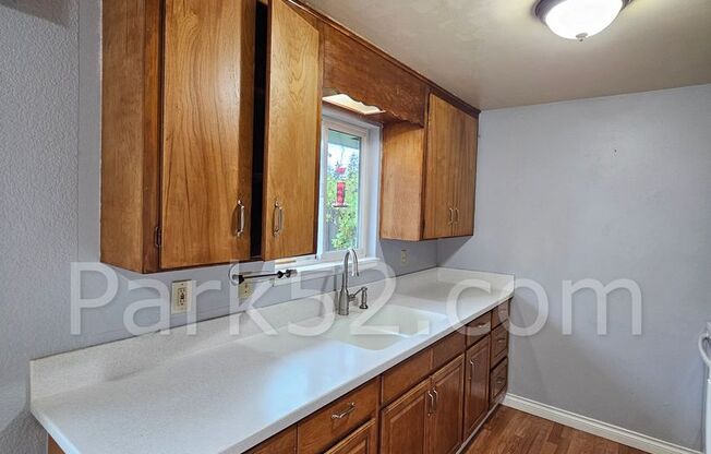 2 beds, 1 bath, $1,900, Unit 2503