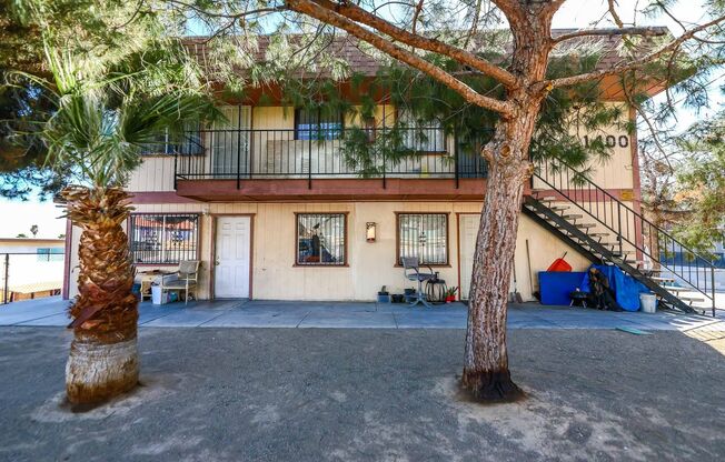 E Mesquite Ave. 1400& 1404