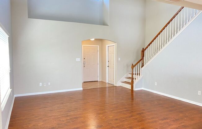 Converse~Gorgeous 3 bedroom 2.5 Bath with Lake & Greenbelt View