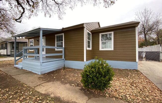 3 bedroom 2 bath Home in River Oaks