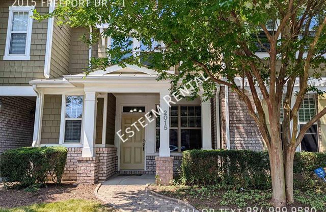 2015 FREEPORT DR
