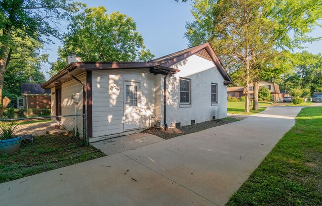 Well maintained ranch home in Charlotte!
