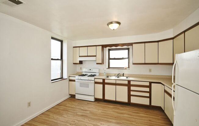 2 beds, 1 bath, $1,000, Unit Unit 1