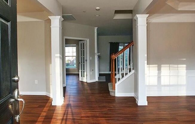 Family friendly home in highly sought after Winterset Woods!