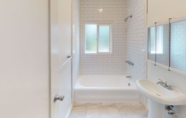 Studio, 1 bath, 450 sqft, $1,395, Unit 304