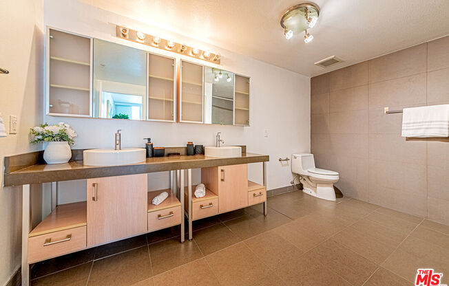 1 bed, 2 baths, 1,130 sqft, $2,800, Unit 321