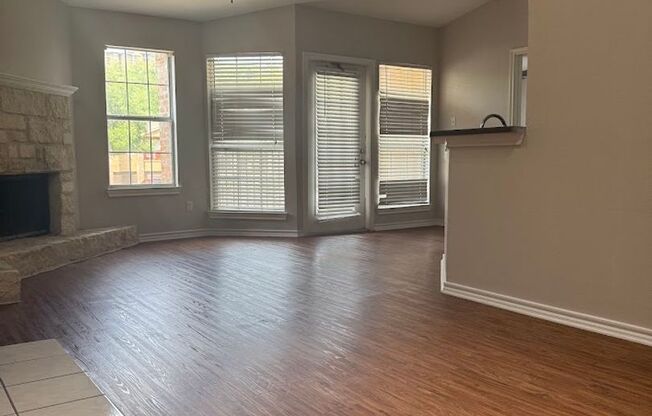 1 bed, 1 bath, $1,195, Unit Unit 421