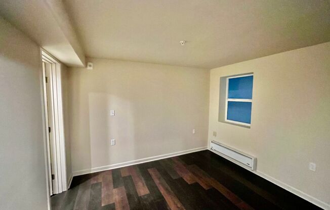 1 bed, 1 bath, $2,595, Unit 6