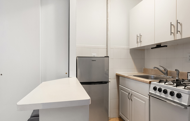 445 W 36 ST