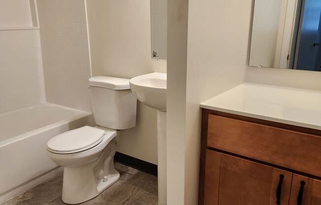 2 beds, 1 bath, 878 sqft, $1,305, Unit WY19005