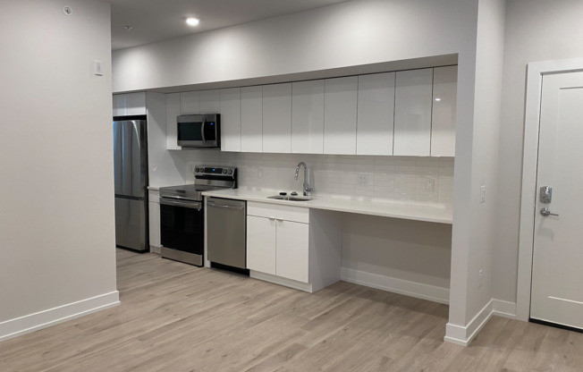 2 beds, 1 bath, 820 sqft, $2,220, Unit A202