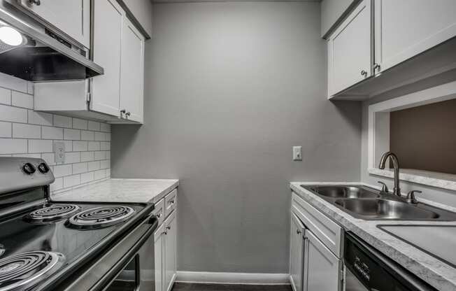 Fully Equipped Kitchen at Bellaire Oaks Apartments, Houston, TX