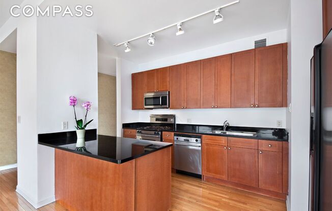 3 beds, 3 baths, 2,203 sqft, $17,750, Unit 9P