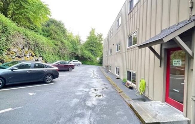 Enjoy Our Newly Reduced Rent This Spring!  Beautiful 1 bed 1  bath apartment in the heart of Seattle- Schedule a tour now!