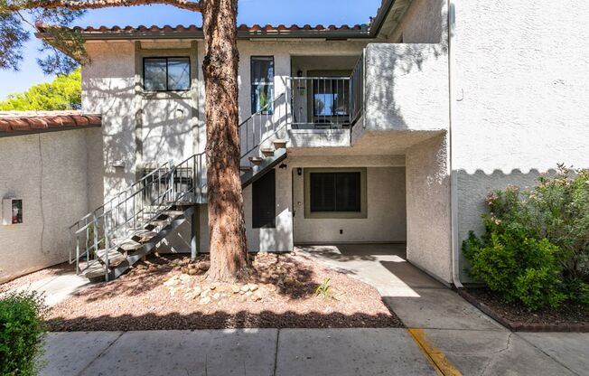 GORGEOUS 2 BEDROOMS CONDO*JUST COMPLETED UPGRADES*SOUTHWEST AREA*COMMUNITY AMENITIES*