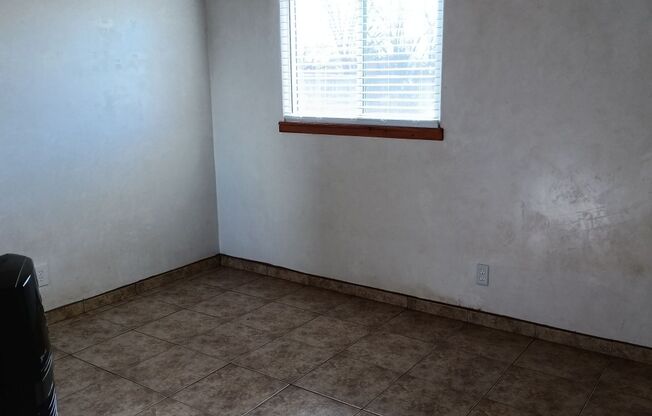 Charming 3 bedroom 1 bath in Santa Fe! Showings coming soon!