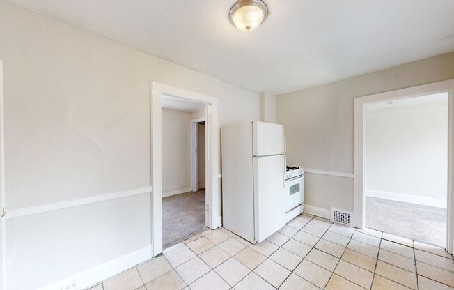 2 beds, 1 bath, 735 sqft, $900, Unit Unit 4