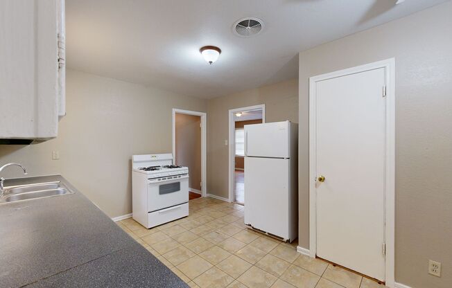 3 beds, 1 bath, $1,195