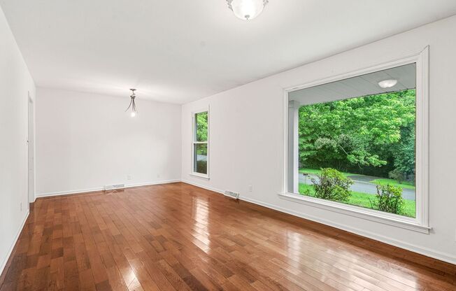 Beautiful Pet Friendly 3 bedroom home for rent!