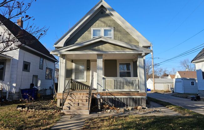 Super cute SE 2 bedroom 1 bath with many updates